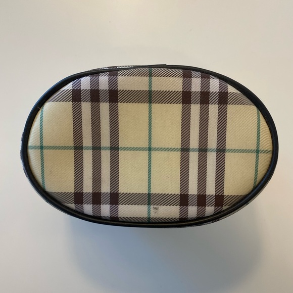 🎉🥳 SALE! 🎉🥳Burberry London Nova Check Cosmetic Bag. 🌟FIRM PRICE🌟‼️ - Picture 2 of 8